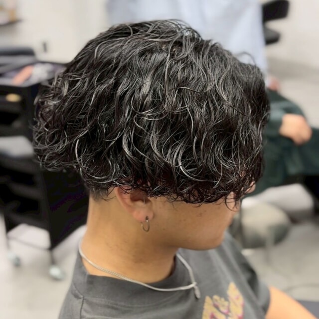 Lay.のメンズカットは再現性バツグン！✨ "オーダー通りにならない" "自宅で再現できない" そんなお悩み、Lay.が解決します！ 髪質や骨格に合わせたカットで、毎日のセットも楽ちんに◎ 福岡で1番再現性の高いメンズヘアを体験しませんか？😊

@kento_menshair

#メンズカット #メンズパーマ #福岡美容室#福岡市美容室求人募集