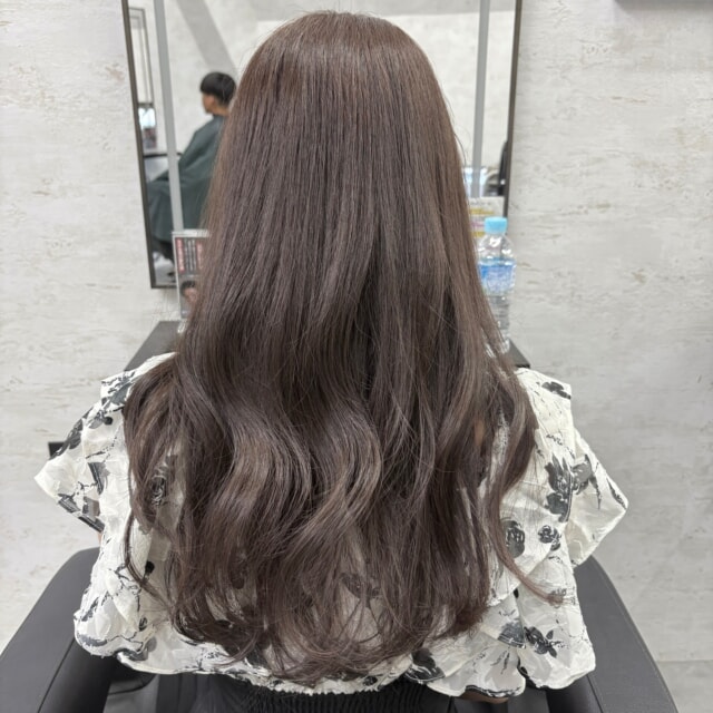 ブリーチカラーで透明感たっぷりのグレージュカラーに✨

Lay.では、お客様一人ひとりの髪質やライフスタイルに合わせて、豊富な薬剤の中から「あなただけのオリジナルデザイン」を生み出します。

「ブリーチしたいけどダメージが気になる…」という方もご安心ください！
Lay.はカットカラーで全国4位になった実績を活かし、最小限のダメージで理想のヘアカラーを叶えます。

福岡で唯一のレイヤーカット特化型美容師も在籍しているので、「絶対的似合わせカット」と組み合わせれば、さらに魅力的なスタイルに大変身！

ぜひ一度Lay.にご相談ください😊

@_aribaby20

#Lay #美容室 #プライベートサロン #ブリーチカラー #グレージュ #透明感カラー #オリジナルデザイン #レイヤーカット #似合わせカット #福岡美容室#福岡美容室求人募集