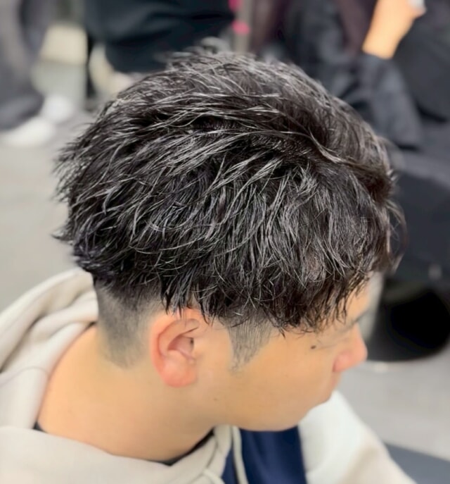 Lay.のメンズカットは再現性バツグン！✨ "オーダー通りにならない" "自宅で再現できない" そんなお悩み、Lay.が解決します！ 髪質や骨格に合わせたカットで、毎日のセットも楽ちんに◎ 福岡で1番再現性の高いメンズヘアを体験しませんか？😊

@kento_menshair

#メンズカット #メンズパーマ #福岡美容室#福岡市美容室求人募集