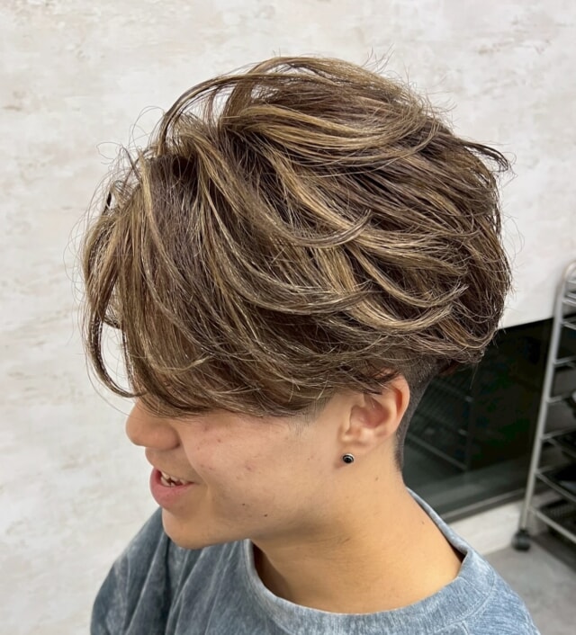 Lay.のメンズカットは、お客様の「こうなりたい！」を叶えるだけでなく、ご自宅でのスタイリング方法まで丁寧にレクチャーさせていただきます✨
福岡で再現性No.1のメンズヘアを体験してみませんか？

【オーダー通りにならない】【自宅で再現できない】など、必ず一度は経験がありますよね。
Lay.では、そんな全てを解決できる技術と知識があります。
デザインをコピーするだけでなく、自宅での再現方法も丁寧にレクチャーさせていただきますので、ご安心ください。

オーナー内堀はメンズカット講師として、オンラインサロンSWAGを運営しており、全国の美容師さんにセミナー活動も行っております。
その豊富な経験と知識で、あなたにぴったりのスタイルをご提案します。

ぜひ一度Lay.にご来店ください！お待ちしております！

@hikahika19new

#メンズカット #メンズヘア #福岡メンズカット #再現性カット #プライベートサロン#福岡美容室求人募集