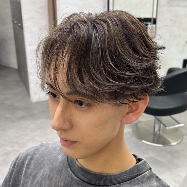 本日のメンズカットは、爽やかさと色気を兼ね備えたスタイルに！✨

 Lay.では、オーナーの内堀がメンズカット講師としても活躍しているので、高い技術と知識でどんなオーダーにもお応えできます🔥

「オーダー通りにならない」「自宅で再現できない」そんな悩みはLay.で解決！

デザインをコピーするだけでなく、自宅での再現方法もしっかりレクチャーさせていただきます😊

福岡で一番再現性の高いメンズヘアを体験しに来てください！

Lay.は、落ち着いた雰囲気でゆったりと施術を受けられるプライベートサロンです。
カットカラーで全国4位になった実績を活かし、豊富な薬剤の中から「あなただけのオリジナルデザイン」を生み出します。

福岡で唯一のレイヤーカット特化型美容師が在籍！【絶対的似合わせカット】が人気です。

オーナー内堀はメンズカット講師として、オンラインサロンSWAGを運営しており全国の美容師さんにセミナー活動も行っております。

ぜひ一度、Lay.で最高のヘアスタイルを見つけませんか？
ご予約はプロフィール欄のURLからどうぞ！

@lay__myuuka

#Lay #プライベートサロン #メンズカット #メンズヘア #福岡美容室 #再現性カット #メンズ講師 #ヘアデザイン #サロンモデル募集中