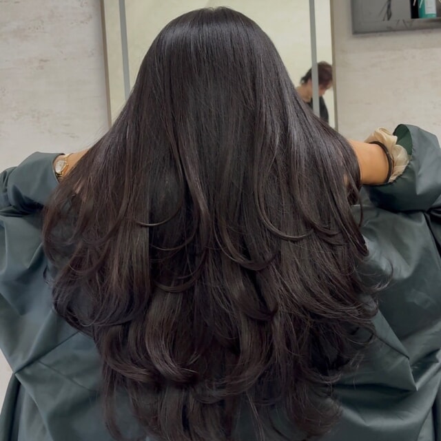 本日のLay.スタイル！✨

福岡でレイヤーカットするならLay.にお任せください！

@matusitashuto

当店は【絶対的似合わせカット】であなただけのオリジナルデザインを生み出します。

普段ヘアに時間が取れない方でも再現できるように、スキバサミの使用を極限まで減らす【スライスカット】という技法で自然な毛束感や収まり、もちの良さを実現します！

多毛、癖毛の方ほど効果を実感していただけますよ😊

数ヶ月先を見越したヘアデザイン設計で、常に綺麗を維持しちゃいましょう！

ぜひ一度、Lay.のレイヤーカットを体験しに来てくださいね！ご予約お待ちしております！

#福岡#福岡美容室#福岡レイヤーカット#福岡美容室求人募集