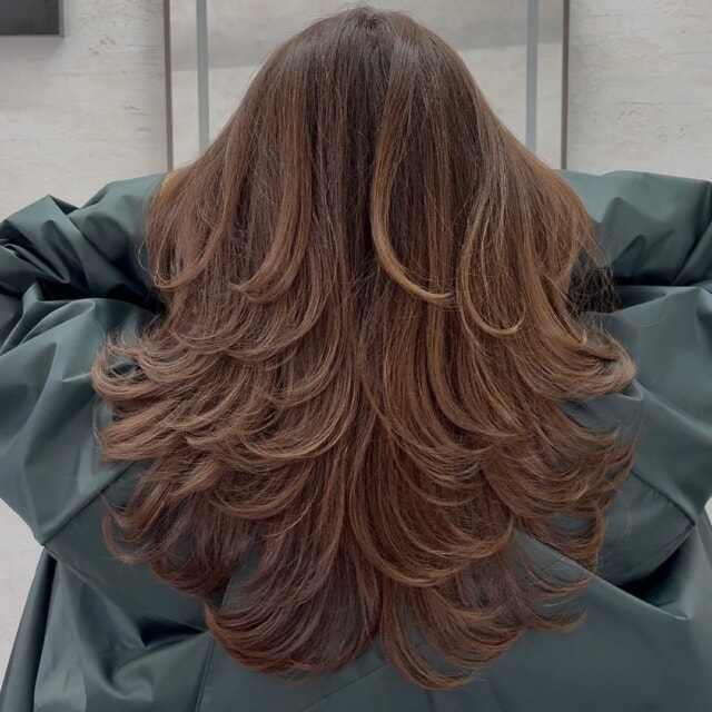 本日の素敵なお客様！
福岡でレイヤーカットするならLay.にお任せください！

全国4位の実績を活かし、豊富な薬剤の中から「あなただけのオリジナルデザイン」を生み出します。

福岡で唯一のレイヤーカット特化型美容師が在籍するLay.で、あなた史上最高のヘアスタイルを実現しましょう！

普段ヘアに時間が取れない方でも再現できるよう【スライスカット】というスキバサミの使用を極限まで減らす技法で自然な毛束感や収まり、もちの良さを実現します。
多毛、癖毛の方ほど効果を実感して頂けます。
数ヶ月先を見越したヘアデザイン設計で、常に綺麗を維持します。

@matusitashuto

ぜひお気軽にご相談ください！
#Lay #レイヤーカット #福岡美容室 #プライベートサロン #似合わせカット