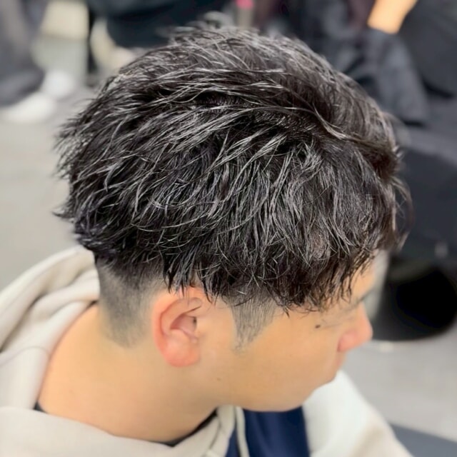 本日のメンズカット！

「オーダー通りにならない」「自宅で再現できない」など、一度は経験したことありますよね？
Lay.なら、その全てを解決できる技術と知識があります✨

お客様の理想のデザインを再現するだけでなく、ご自宅でのスタイリング方法も丁寧にレクチャーさせていただきます😊
福岡で一番再現性の高いメンズヘアをご提供することをお約束します！

メンズカットなら、ぜひLay.にお任せください♪
ご来店お待ちしております！　

@kento_menshair

#Lay #プライベートサロン #福岡美容室 #メンズカット #メンズヘア #再現性の高いカット #スライスカット #絶対的似合わせカット #レイヤーカット #髪質改善 #福岡美容師