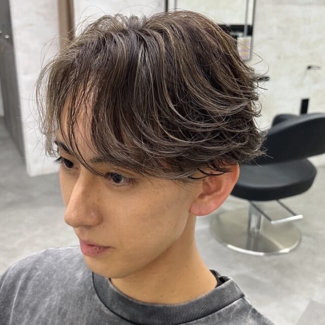 Lay.のメンズカットは、再現性の高さが自慢！サロン帰りのスタイルを自宅で簡単に再現できるように、丁寧なレクチャーも欠かせません。一人ひとりに合わせた【絶対的似合わせカット】で、あなたの魅力を最大限に引き出します。福岡で「オーダー通りにならない」「自宅で再現できない」そんな経験がある方は、ぜひ一度Lay.のメンズカットをお試しください！

 Lay.では、オーナーの内堀がメンズカット講師として全国の美容師さんにセミナーを行っていることもあり、高い技術と知識でどんな要望にもお応えできます。豊富な薬剤の中からあなただけのオリジナルデザインを提案し、常に最高の状態をキープできるようサポートさせていただきます。落ち着いた雰囲気のプライベートサロンで、ゆったりと施術を受けながら、理想のスタイルを手に入れませんか？皆様のご来店を心よりお待ちしております。

@lay__myuuka

#Lay #美容室 #プライベートサロン #メンズカット #メンズヘア #絶対的似合わせカット #福岡美容室 #福岡求人募集