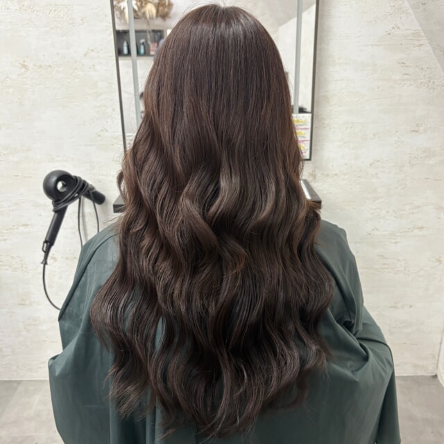 Lay.のシールエクステで、地毛みたいに自然でボリューミーなロングヘアをゲットしませんか？✨

当店は、落ち着いた雰囲気でゆったりと施術を受けられるプライベートサロンです。

「カットカラー全国4位」の実績を持つオーナーは、豊富な薬剤の中から「あなただけのオリジナルデザイン」を生み出すのが得意なんです！

特に、福岡で唯一のレイヤーカット特化型美容師が在籍しているので、【絶対的似合わせカット】で憧れのスタイルが叶いますよ。

さらに、オーナー内堀はメンズカット講師として、オンラインサロンSWAGを運営し、全国の美容師さんにセミナー活動も行っています。

《女性のお客様へ》
普段ヘアに時間が取れない方でも再現できるよう、【スライスカット】というスキバサミの使用を極限まで減らす技法で自然な毛束感や収まり、もちの良さを実現します。多毛、癖毛の方ほど効果を実感して頂けます。数ヶ月先を見越したヘアデザイン設計で、常に綺麗を維持します。

@_aribaby20

Lay.で、理想のヘアスタイルを手に入れて、毎日をもっと楽しくしませんか？ご予約お待ちしております！

#Lay #プライベートサロン #福岡美容室 #美容室 #シールエクステ #エクステ #ロングヘア #レイヤーカット #絶対的似合わせカット #スライスカット #メンズカット #メンズヘア #再現性高いカット #髪質改善 #あなただけのオリジナルデザイン #落ち着いた雰囲気 #ゆったりサロン #美容師さんと繋がりたい #ヘアスタイル #イメチェン #美容院