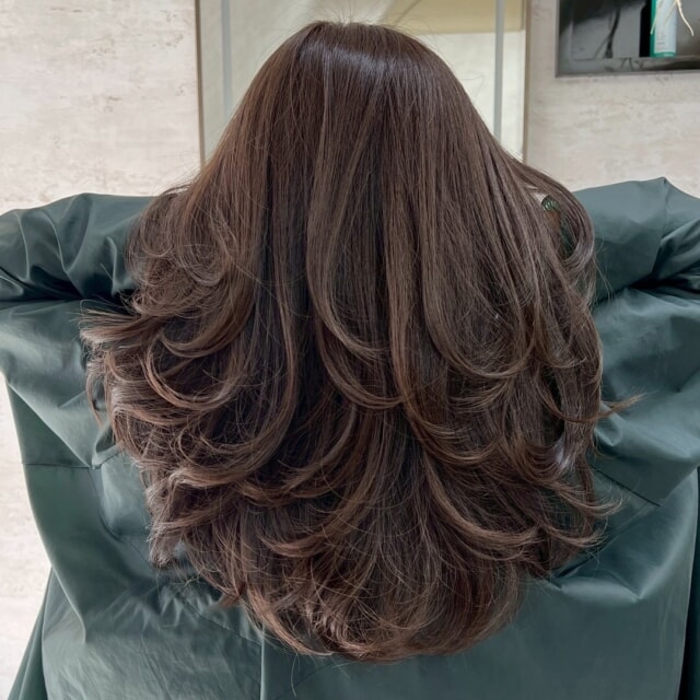 本日はご来店ありがとうございました😊

今回のスタイルは、女性のお客様に大人気のレイヤーカット✨

Lay.には、福岡で唯一のレイヤーカット特化型美容師が在籍！
あなただけの【絶対的似合わせカット】をご提供します🙌

普段ヘアに時間が取れない方も、乾かすだけでまとまる【スライスカット】で、毎日のスタイリングが楽になりますよ🥰

多毛や癖毛でお悩みの方も、ぜひ一度お試しください！
数ヶ月先を見越したヘアデザイン設計で、常に綺麗を維持できます😊

@hikahika19new

髪のお悩み、何でもご相談ください！
ご来店お待ちしております✨

#Lay #レイヤーカット #大名美容室 #レイヤーカット福岡 #スライスカット #絶対的似合わせカット #福岡美容室 #福岡求人募集