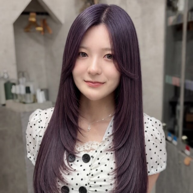 本日の可愛いお客様💜 ブリーチカラーとレイヤーカットでばっちりイメチェンされました✨

Lay.は、落ち着いた雰囲気でゆったりと施術を受けられるプライベートサロン。
「あなただけのオリジナルデザイン」を一緒に見つけませんか？

なんと！福岡で唯一のレイヤーカット特化型美容師が在籍しているんです！
【絶対的似合わせカット】が人気の秘密✨

豊富な薬剤の中からあなたにぴったりのカラーをご提案します！

《女性のお客様へ》
普段ヘアに時間が取れない方もご安心ください。
【スライドカット】という、スキバサミの使用を極限まで減らす技法で、自然な毛束感や収まり、もちの良さを実現します。
多毛さん、癖毛さんほど効果を実感していただけますよ！
数ヶ月先を見越したヘアデザイン設計で、常にキレイを維持しちゃいましょう！

Lay.で、あなたの魅力を最大限に引き出すヘアスタイルを見つけませんか？
 #福岡レイヤーカット #福岡似合わせカット #ミディアムレイヤー#天神美容室#大名美容室